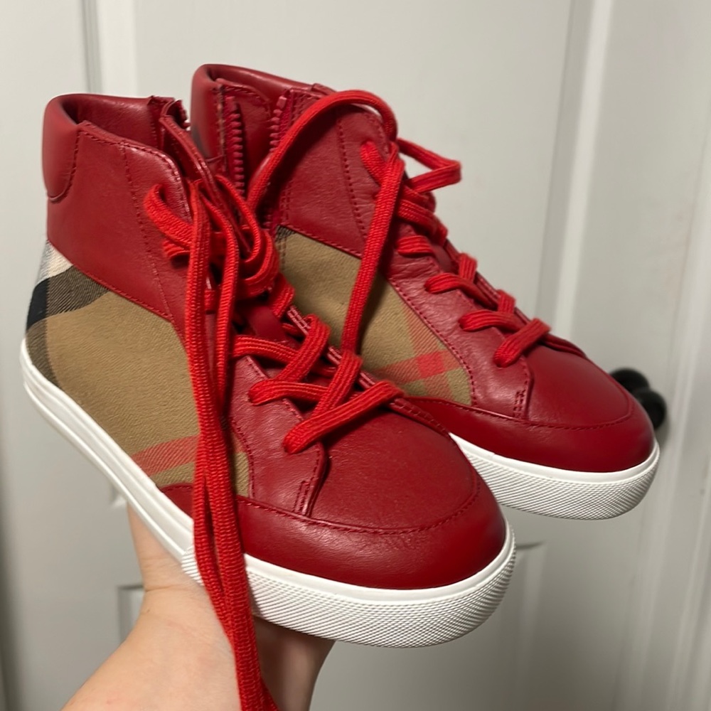 Burberry kids booties size 30 - New